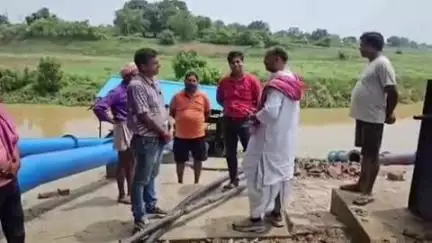 मुगलसराय: धनाईतपुर, मुड्डा, चारी पंप कैनाल के निरीक्षण में ध्वस्त मिली सिंचाई व्यवस्था, मनोज सिंह डब्लू ने किया निरीक्षण