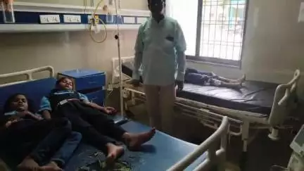 अंबड: कासार वाडीतील पाचवीच्या चार विद्यार्थिनींना चावू मीन खाल्ल्याने विषबाधा अंबड येथील उपजिल्हा रुग्णालयात उपचार