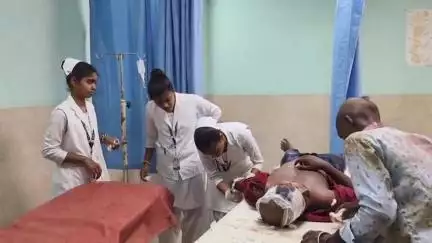 त्रिवेणीगंज: ऑटो से बचने में बाइक सवार गिरा, गंभीर रूप से घायल होने पर किया रेफर