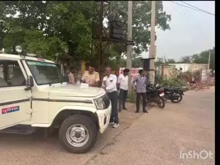 सरमथुरा: मथुरा कस्बे में सड़क दुर्घटनाओं में कमी लाने के उद्देश्य से पुलिस ने चलाया अभियान, 50 वाहन ज़ब्त किए
