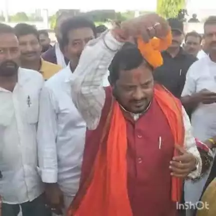 नरपतगंज: राजगंज पेट्रोल पंप के समीप उद्यमी एवं व्यवसायिक आयोग के सदस्य का भव्य स्वागत हुआ