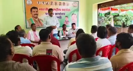 नोआमुंडी: विधायक सोनाराम सिंकु की उपस्थिति में नोवामुंडी कांग्रेस कमिटी का पुनर्गठन, पदाधिकारियों को नियुक्ति पत्र सौंपा गया