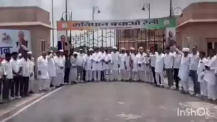 लोहावट: लोहावट विधानसभा क्षेत्र से पूर्व विधायक किसना राम विश्नोई सैकड़ों कार्यकर्ताओं के साथ संविधान बचाओ रैली में शामिल हुए