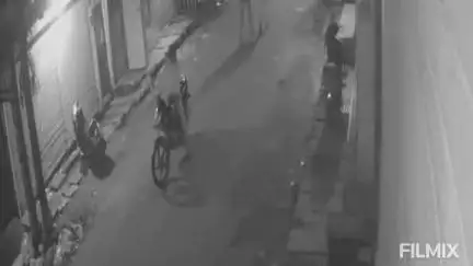 मुरैना नगर: शहर के हनुमान चौराहे के पास से BMW स्पोर्ट्स बाइक हुई चोरी, CCTV कैमरे में कैद हुई घटना