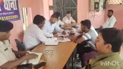 अतरी: अतरी थाना परिसर में सीओ व थाना अध्यक्ष ने जनता दरबार लगाकर 10 भूमि विवाद मामलों की सुनवाई की