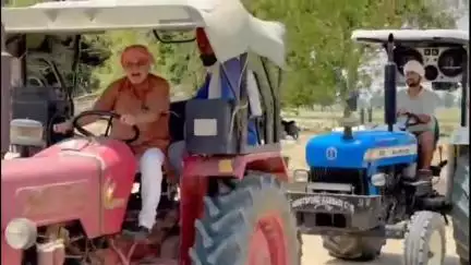 पदमपुर: चार बीबी गांव में सिंचाई पानी की मांग को लेकर किसानों ने निकाली ट्रैक्टर रैली