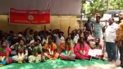 మున్సిపల్ కార్మికుల సర్వీస్ లను క్రమబద్ధీకరించాలి : కార్మిక సంఘం నాయకుల డిమాండ్