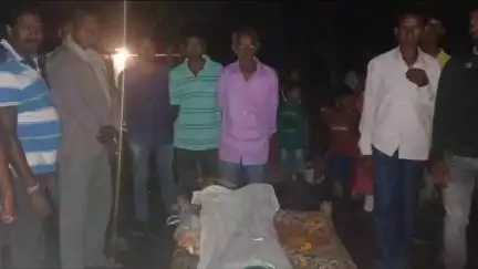 বিনপুর ১: প্রয়াত ধরমপুর অঞ্চল যুব তৃনমূলের প্রাক্তন সভাপতি মৃনালকান্তি মাহাত, মধ্যমকুমারি গ্ৰামে গিয়ে শেষ শ্রদ্ধা অঞ্চল তৃনমূলের