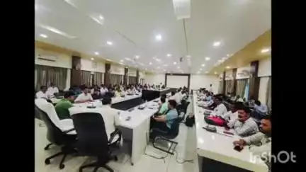 नरसिंहगढ़: ई-केवाईसी को लेकर प्रशासन सख्त, गरीबों को योजनाओं से जोड़ने के लिए डोर-टू-डोर सर्वे, काम नहीं किया तो होगी सख्त कार्रवाई