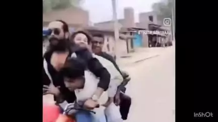 चायल: कौशांबी: थाना पीपरी क्षेत्र में चलती बाइक पर जानलेवा स्टंट करते पांच युवक, वीडियो हुआ वायरल
