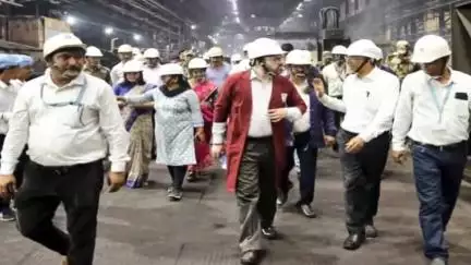 चास: मुख्य सचिव अलका तिवारी और पूर्व मुख्य सचिव डी. के. तिवारी ने BSL का किया निरीक्षण