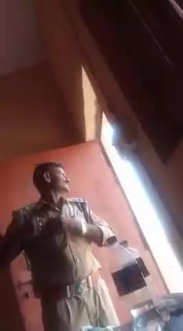 होमगार्ड से महीने की ड्यूटी लगाने के नाम पर पैसे दिए गए हैं pc पवन कुमार जनपद मेरठ थाना इंचौली में जिला मेरठ थाना इंचौली