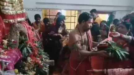 बाघमारा/कतरास: बाघमारा प्रखंड के विभिन्न क्षेत्रों में मनाई गई मां विपदतारिणी की पूजा, महिलाओं ने बढ़-चढ़कर लिया भाग