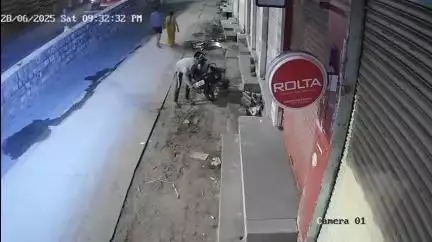 लाडपुरा: कोटा के बोरखेड़ा थाना इलाके में फ्लाईओवर के पास अज्ञात बदमाश ने बाइक चोरी की, सीसीटीवी फुटेज आया सामने