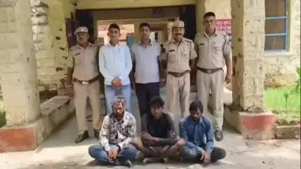 बूंदी: बसोली में मंदिर में चोरी के मामले में तीन आरोपियों को गिरफ्तार कर चोरी का माल किया बरामद