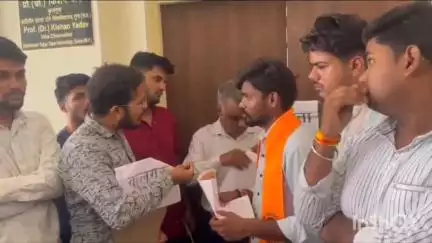 गुना नगर: क्रांतिवीर तात्या टोपे विश्वविद्यालय में ABVP का प्रदर्शन, भ्रष्टाचार के आरोप लगाए व ज्ञापन सौंपा