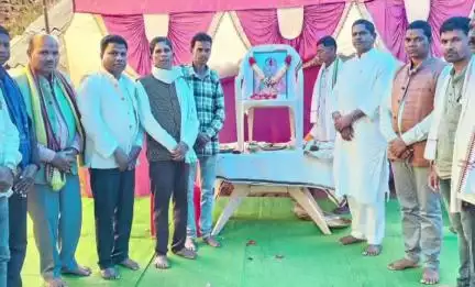 ନବରଙ୍ଗପୁର ପୋଲିସ ଷ୍ଟେସନ: ପରଚିପରା ଠାରେ ସାମାଜିକ କାର୍ଯ୍ୟକ୍ରମରେ ଯୋଗଦେଲେ ପୂର୍ବତନ ସାଂସଦ ରମେଶ ମାଝୀ