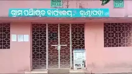ତେଲକୋଇ: କୁଲାଡ଼େରା କେନ୍ଦୁଆ ଦରିମୁଣ୍ଡା ସାହିରେ ବର୍ଷାରେ ଭାଙ୍ଗିଲା ଘର, ଦୟନୀୟ ଅବସ୍ଥାରେ ପରିବାର