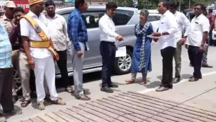 பல்லாவரம்: பருவமழை முன்னெச்சரிக்கை பணிகள் தீவிரம் பல்லாவரம் குரோம்பேட்டை பகுதிகளில் ஆய்வு செய்த மாவட்ட ஆட்சியர் சினேகா