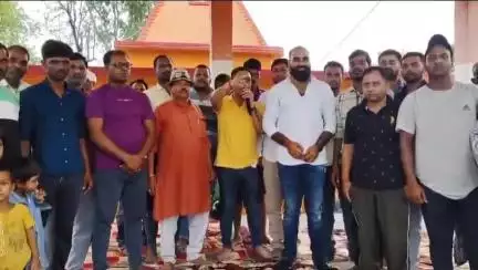 सिंगरौली: संयुक्त संघर्ष मंच सिंगरौली ने खुटार बाजार में 'एक युद्ध सड़क दुर्घटना के विरुद्ध' विषय पर बैठक की आयोजित