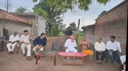 देवसर: सड़क दुर्घटना में मृतक के परिजनों से मिलने ग्राम कथुरा पहुंचे सीधी सिंगरौली सांसद