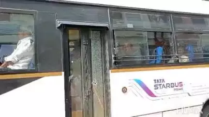 धर्माबाद: जुन्नी फाट्याजवळ वाहनावर दगडफेक करून जबरी चोरीच्या प्रयत्नात असणाऱ्या टोळीला पोलिसांनी केले जेरबंद