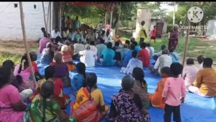 హిందూపురం రూరల్ మండలం మలుగూరు పంచాయతీ నందమూరి నగర్‌లో పౌర హక్కుల దినోత్సవం నిర్వహించిన రెవెన్యూ అధికారులు
