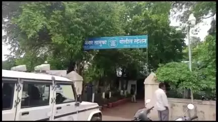 नगर: सारोळा कासार येथे झाडाला लटकवलेल्या स्थितीत आढळला तरुणाचा मृतदेह, अंगावरील मारहाणीच्या खुणांवरून पोलिसांना खुनाचा संशय