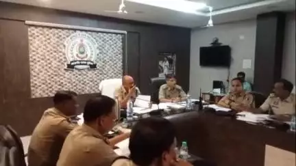 जांजगीर: पुलिस अधीक्षक विजय कुमार पाण्डेय ने जिले के सभी राजपत्रित अधिकारियों एवं थाना, चौकी प्रभारियों की ली समीक्षा बैठक