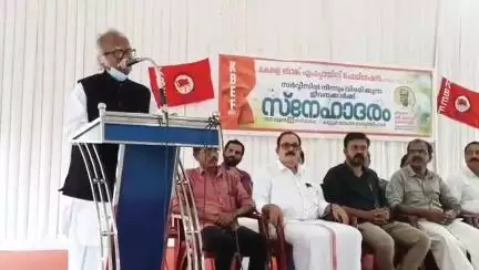 കണ്ണൂർ: കെ.ബി.ഇ.എഫ് സ്നേഹാദരം പരിപാടി ജവഹർ ഹാളിൽ മന്ത്രി രാമചന്ദ്രൻ കടന്നപ്പള്ളി ഉദ്ഘാടനം ചെയ്തു
