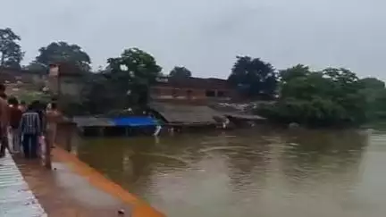 चितरपुर: मां छिन्नमस्तिका मंदिर में पूजा करने आया बिहार निवासी युवक नदी में बहा, गोताखोरों द्वारा तलाश जारी