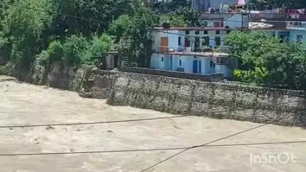 बागेश्वर: मंडलसेरा जीत नगर में चंद्र सिंह कुंवर के आवासीय मकान की सुरक्षा दीवार टूटी, परिवार को किया गया अन्यत्र शिफ्ट