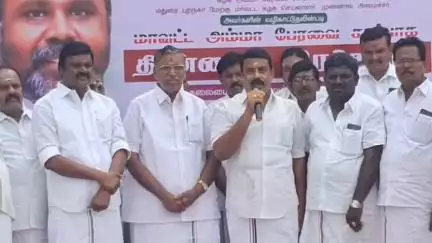 பென்னாகரம்: நெருப்பூரில் அம்மா பேரவை சார்பாக நடந்த திண்ணை பிரச்சாரத்தில் அதிமுக சாதனைகளை விளக்கிய முன்னாள் அமைச்சர் கே.பி அன்பழகன்