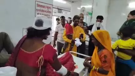 महोबा: महोबा से सटे ज्योराहा गांव के पास बाइक से गिरकर मां-बेटा गंभीर रूप से हुए घायल, जिला अस्पताल में इलाज जारी