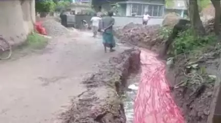 নবগ্রাম: পাঁচগ্রাম এলাকায় ড্রেনের কাজ শুরু হতেই বাধা প্রদান শাসক দলের নেতাদের বিরুদ্ধে