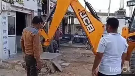 किशनगढ़: गांधीनगर थाना क्षेत्र में हाईवे व NHAI की लैंड पर अवैध अतिक्रमण के खिलाफ SDM के नेतृत्व में प्रशासन ने की कार्रवाई