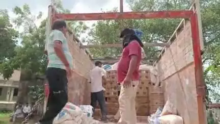 रजौन: रजौन पुलिस ने बनगांव के पास ₹70 लाख की शराब ज़ब्त की, ट्रक में पुट्टी के नीचे छिपाई गई थी, दो गिरफ्तार