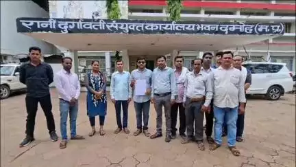 दमोह: अतिथि शिक्षक संघ ने पूर्व मुख्यमंत्री के वादों को पूरा करने की मांग के साथ सीएम को ज्ञापन सौंपा