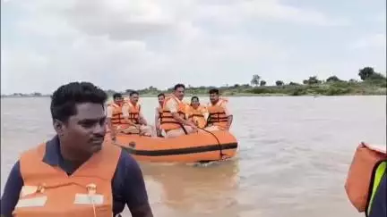 ವಡಗೇರಾ: ಮಾಚನೂರ ಗ್ರಾಮದ ಬಳಿ ಭೀಮಾ ನದಿಯಲ್ಲಿ ಕಾಣೆಯಾದ ಯುವಕರ ಶೋಧ ಕಾರ್ಯಕ್ಕೆ ಮುಂದಾದ ಶಾಸಕ ಚನ್ನಾರಡ್ಡಿ ಪಾಟೀಲ್ ತುನ್ನೂರ