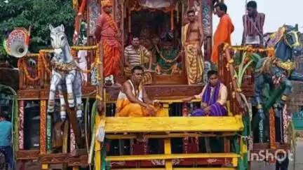 ଏମ.ଭି ୭୯: ଦ୍ଵିତୀୟ ଦିନରେ ମହିଳା ଟାଣିଲେ ରଥ, ଏମଭି ୭୯ ଗ୍ରାମର ଅଧାରେ ଅଟକିଥିବା ରଥକୁ ଟାଣି ଶ୍ରୀଗୁଣ୍ଡିଚା ମନ୍ଦିର ପହଞ୍ଚାଇଲେ ମହିଳା