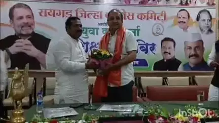 अलिबाग: जो दुसऱ्यांना मोठे करतो, तोच खरा मोठा होतो
माजी आमदार रामहरी रूपनवर
अलिबागमध्ये काँग्रेसच्या दोन दिवसीय युवा शिबिर