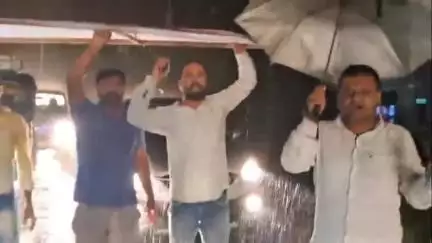 নারায়ণগড়: কসবার কলেজে তরুণীকে গণধর্ষণের ঘটনার প্রতিবাদে খাকুড়দাতে পথ অবরোধ করে বিক্ষোভ বিজেপির