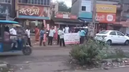 খাতড়া: কসবার ঘটনার প্রতিবাদে খাতড়া বাজারে ধিক্কার মিছিল ও পথসভা করল এসইউসিআইয়ের খাতড়া লোকাল কমিটি