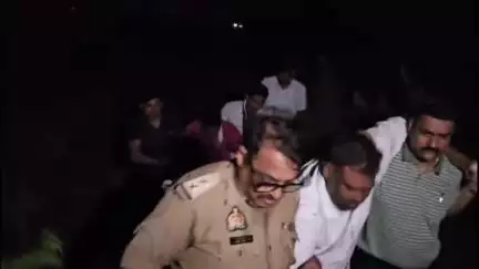 मैनपुरी: एलाऊ पुलिस और स्वॉट टीम की बाइक सवार दो बदमाशों से हुई मुठभेड़, गोली लगने से दोनों घायल