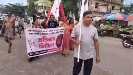 আউশগ্রাম ১: কলেজ ছাত্রীকে গণধর্ষনের প্রতিবাদে গুসকরা শহরে মিছিল ও পথসভা করল CPI(M)