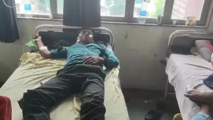अकलेरा: अकलेरा रोड NH-52 असनावर पर गाय से टकराकर बाइक सवार एक युवक घायल, जिला अस्पताल में भर्ती
