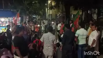 বারাসাত ১: কসবায় ল কলেজে গণধর্ষণের ঘটনায় বারাসাতে শনিবার রাত্রিবেলা বারাসাত থানা ঘেরাও করে বিক্ষোভ দেখালো বিজেপি