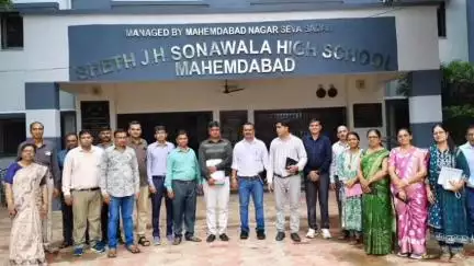 મહેમદાવાદ: શેઠ જે એચ સોનાવાલા હાઈસ્કુલ ખાતે કન્યા કેળવણી અને શાળા પ્રવેશોત્સવ 2025 નિમિત્તે વિવિધ કાર્યક્રમો થકી કરાઈ ઉજવણી,