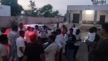 खींवसर: खींवसर के खोड़वा के पास दो बाइकों के बीच भिड़ंत, हादसे में तीन लोग घायल, खींवसर से जोधपुर रेफर