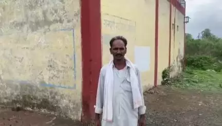 घट्टिया: पानबिहार टप्पा तहसील: पटवारी छिपा व दलाल कुलदीप किसानों से पैसे लेकर भी सीमांकन नहीं कर रहे
